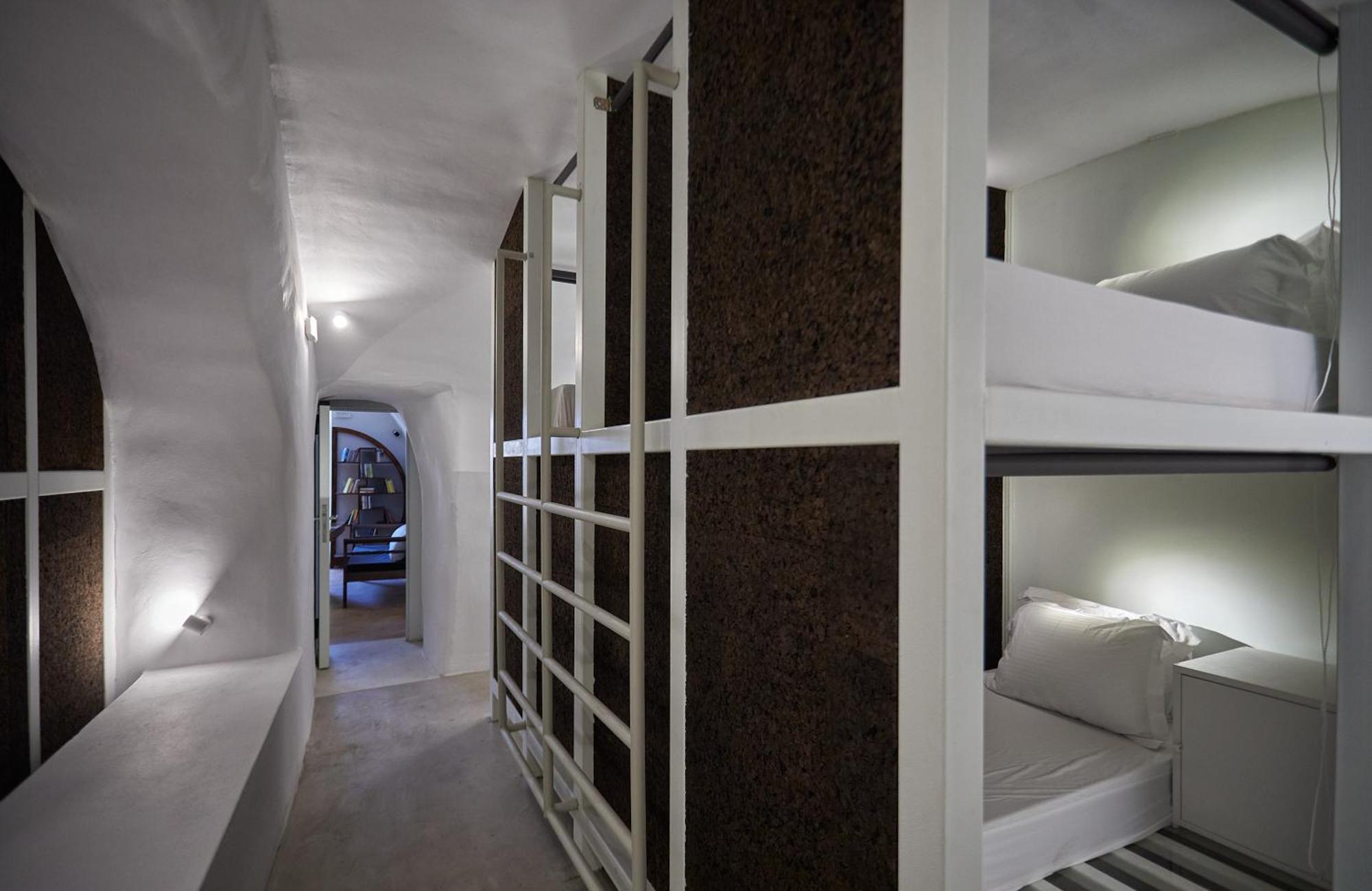 Hostel 16 Oia Bagian luar foto