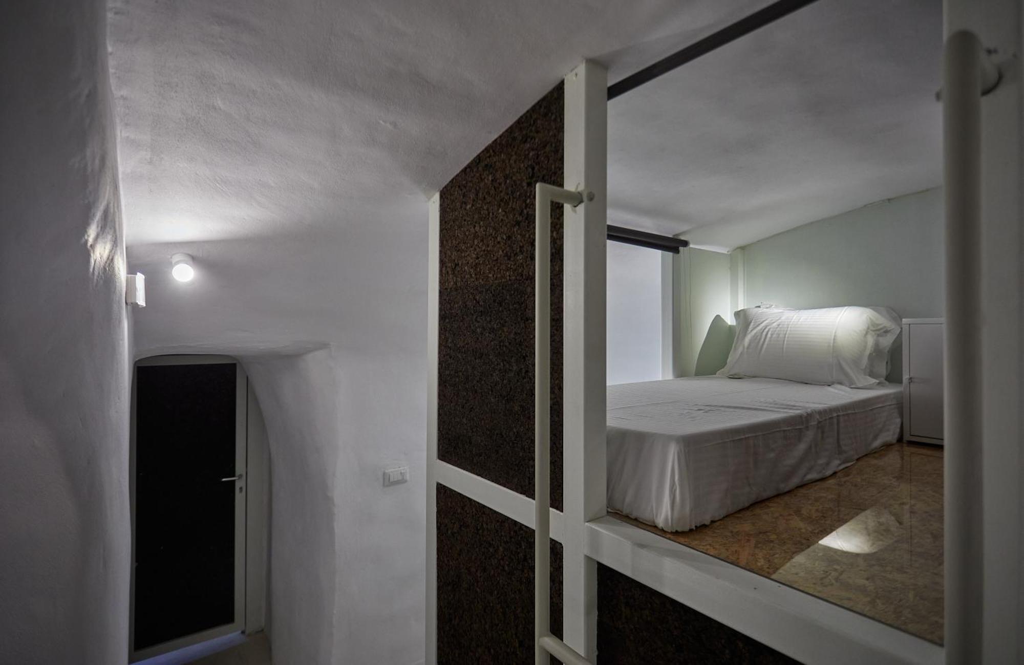 Hostel 16 Oia Bagian luar foto